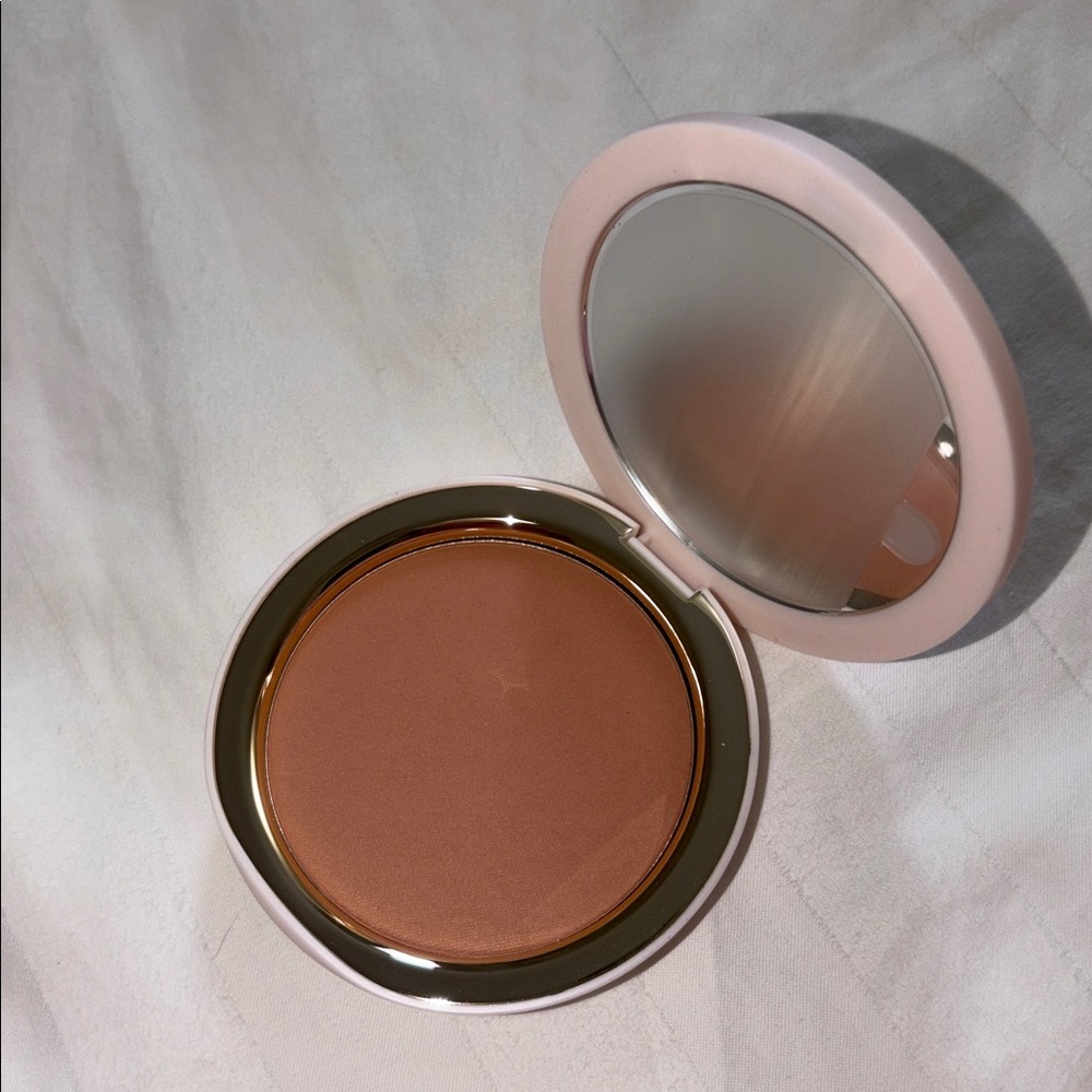 Rare beauty summer feels soft matte powder bronzer - Picture 3 of 5